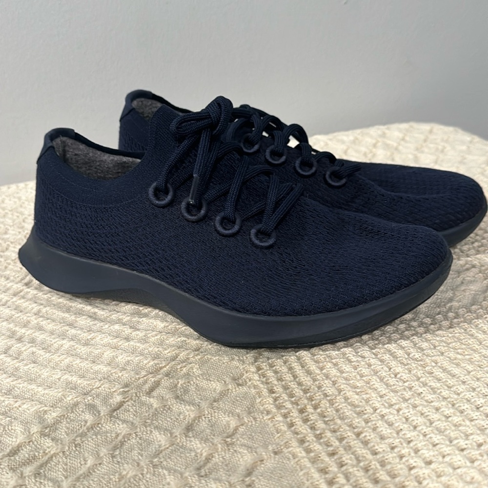 Allbirds women’s navy shoes
